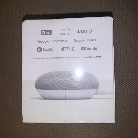 Google Home Mini - Picture 2 of 6